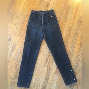 Black womens Rockies jeans. High rise.